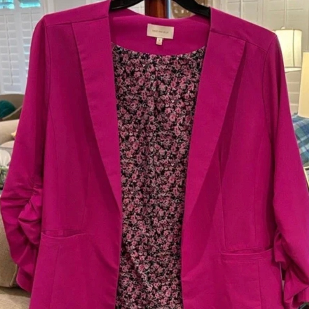 Skies Are Blue Fuchsia Blazer with Floral Pattern medium